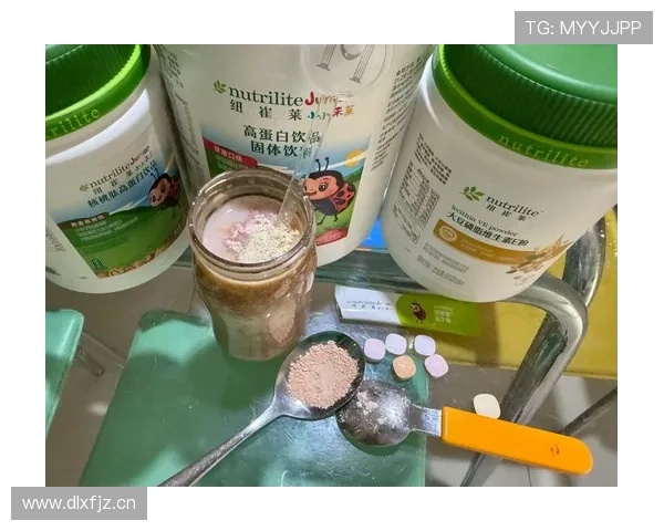 扎克拉文家的冰箱里塞满了蛋白粉，连瓶可乐都找不到